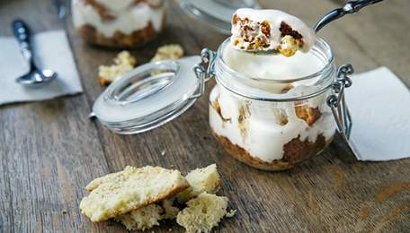 Латиноамериканський десерт «Три молока» у склянці. Рецепт дня