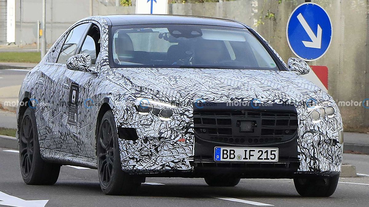 Mercedes-Benz тестує новий E-Class в Арктиці