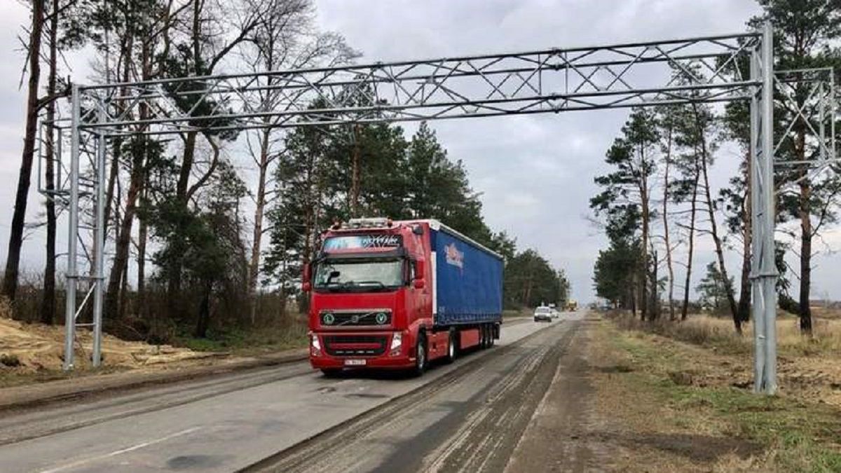 Ще п’ять систем зважування вантажівок у русі встановлять на трасах Львівщини