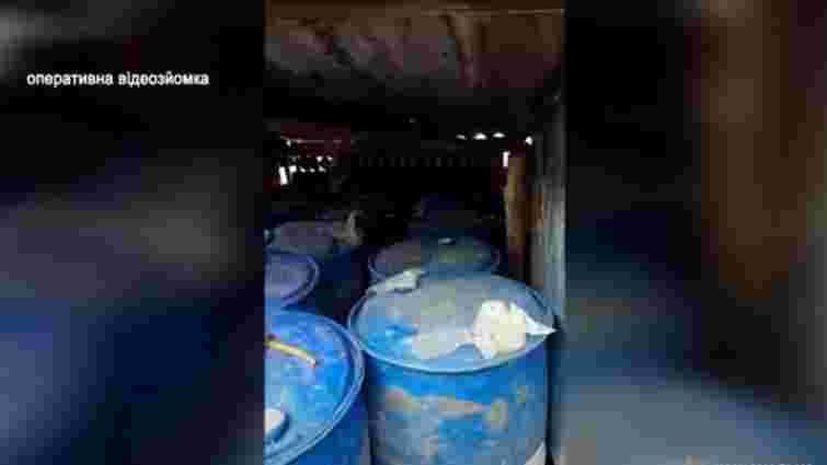 У 43-річного селянина з Тернопільщини вилучили понад 3 тонни фальсифікованого алкоголю