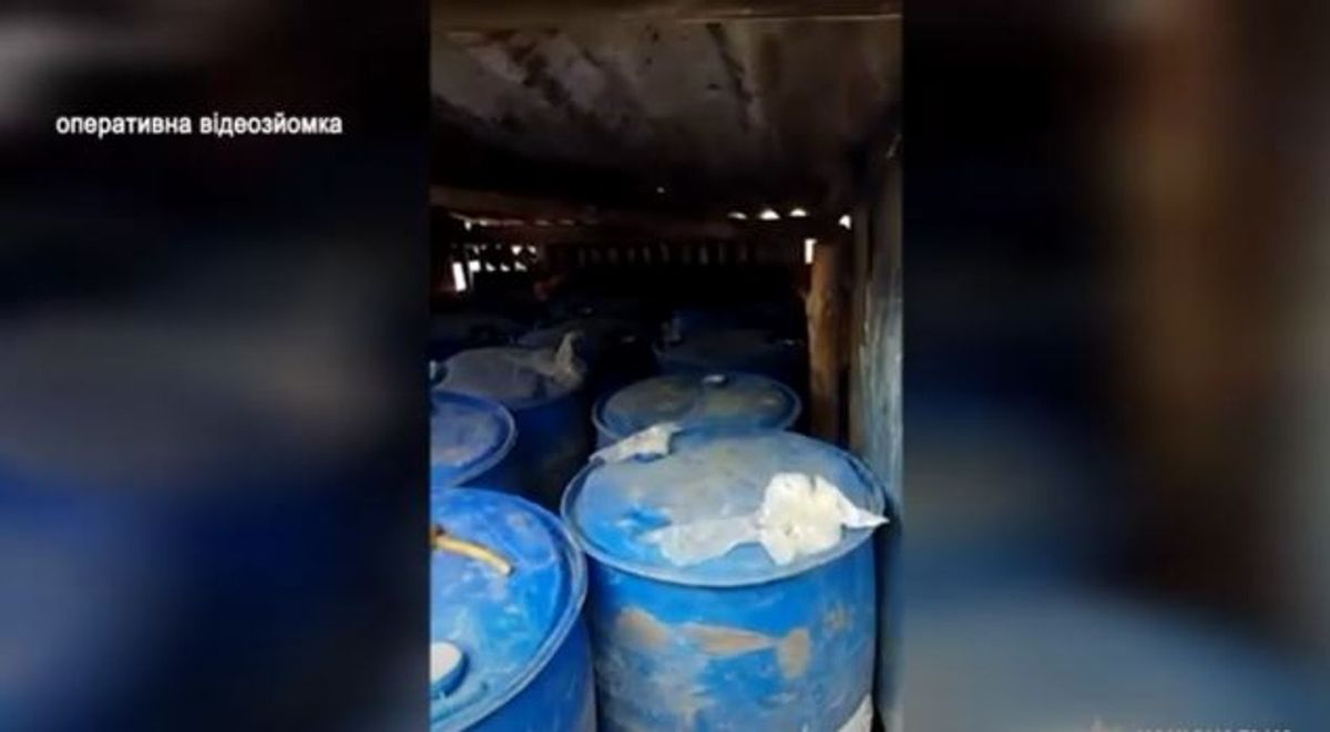У 43-річного селянина з Тернопільщини вилучили понад 3 тонни фальсифікованого алкоголю