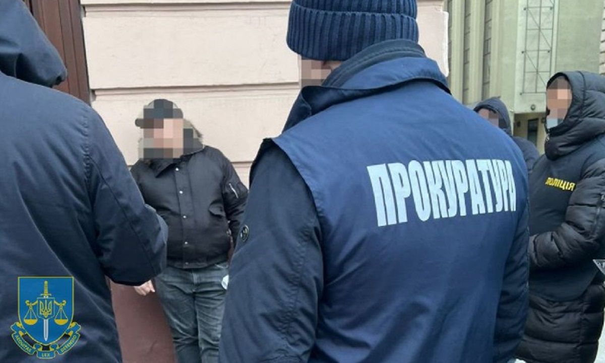 Посадовця міграційної служби у Львові затримали на хабарі 12 тисяч доларів