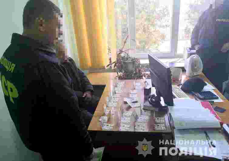 Директора філії Івано-Франківського облавтодору затримали на хабарі у 8 тис. грн
