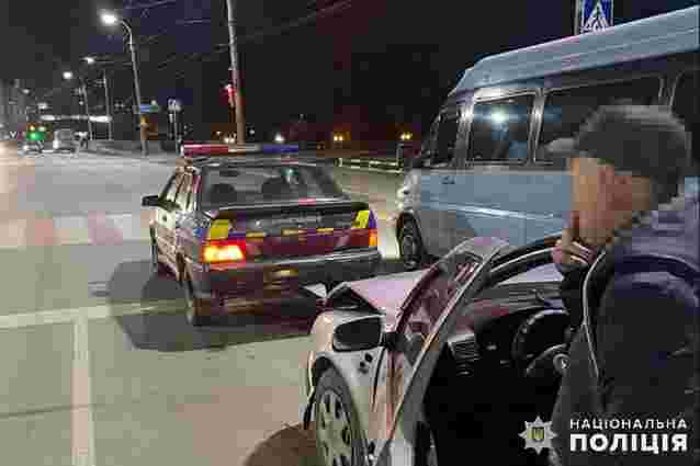 П'яний водій Volkswagen вчинив ДТП із поліцейським авто у Хмельницькому