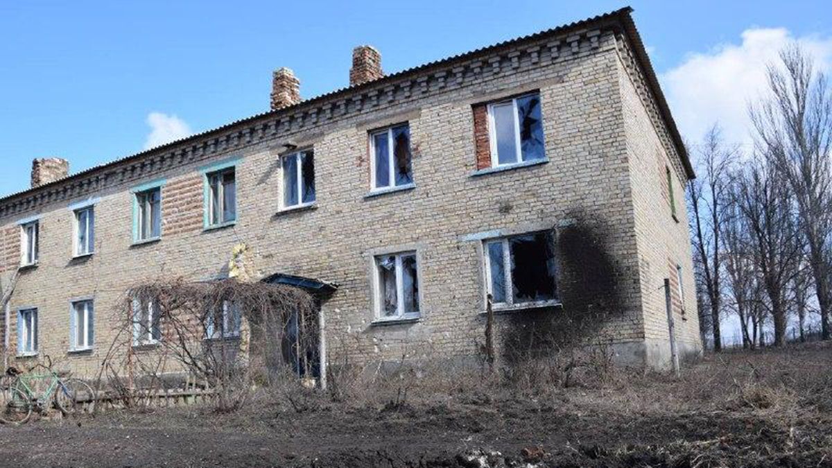 Росіяни обстріляли дитсадок та поранили мирну мешканку на Донеччині