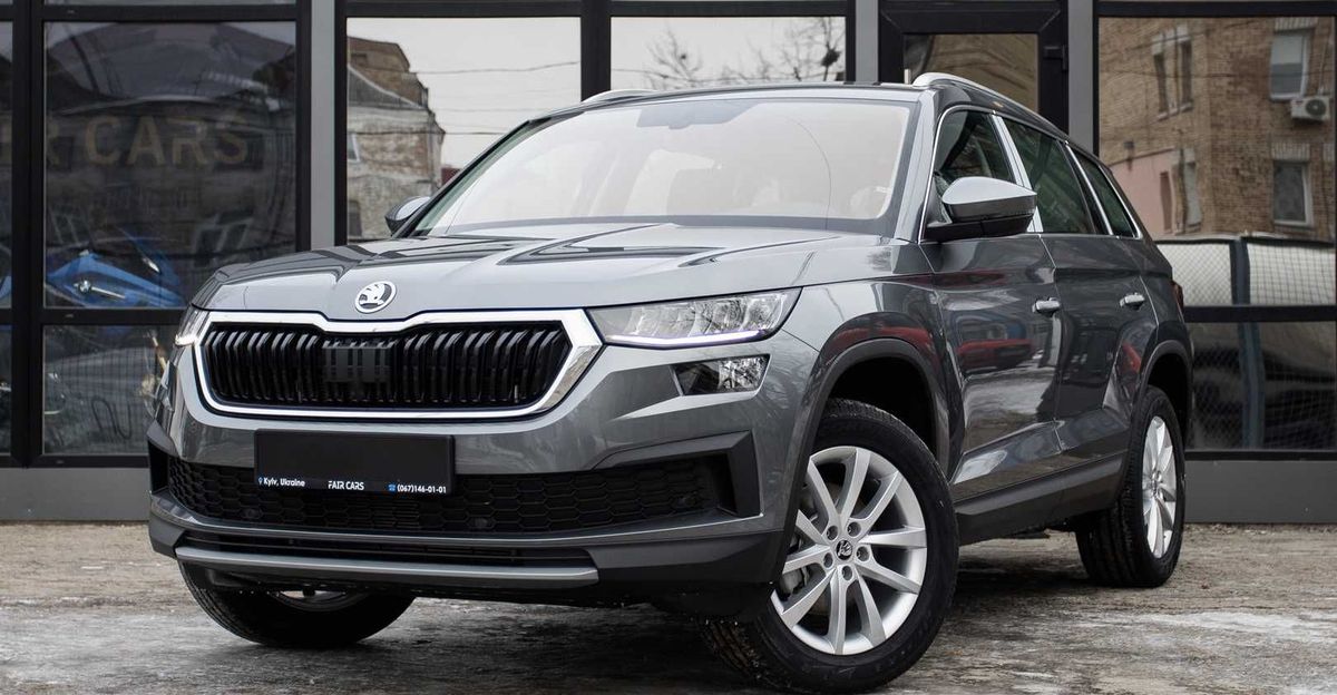 Чернівецька Служба автодоріг купила два автомобілі Skoda за 2 млн грн

