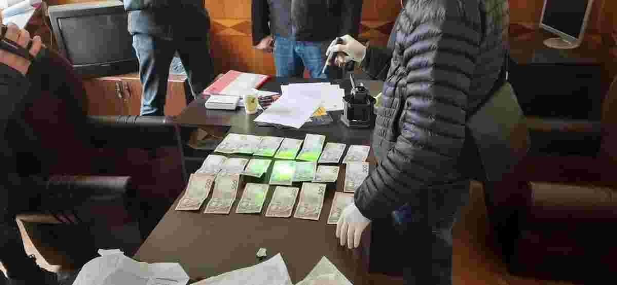 Держслужбовця Кременецького хлібокомбінату затримали на хабарі в 10 тис. грн - ZAXID.NET