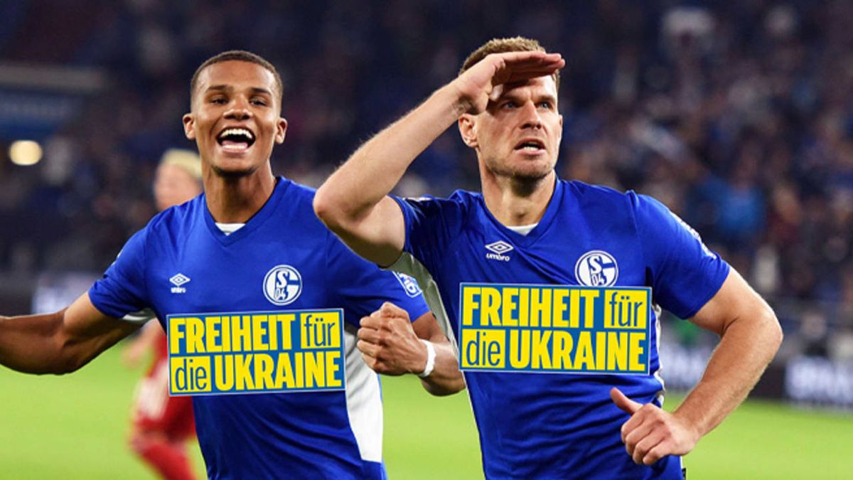 Bild заклеїв рекламу «Газпрому» на формі «Шальке» на підтримку України