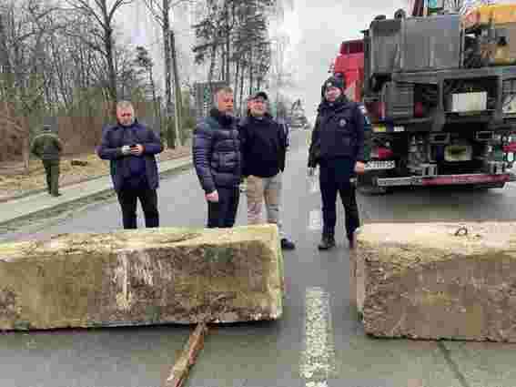 На в’їздах до Рівного облаштовують блокпости