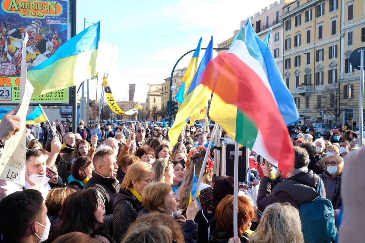 Увесь світ разом із Україною