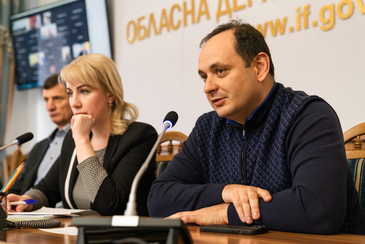 Мер Франківська просить мешканців не виходити на дахи

