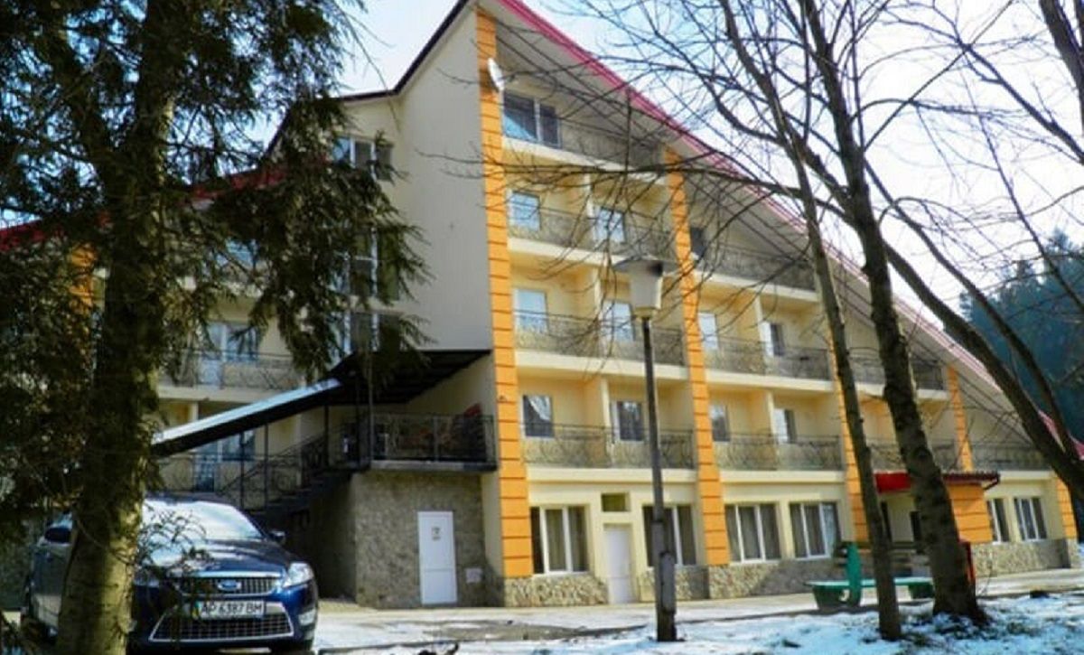 Курортні Східниця та Славське заборонили поселення чоловіків призовного віку