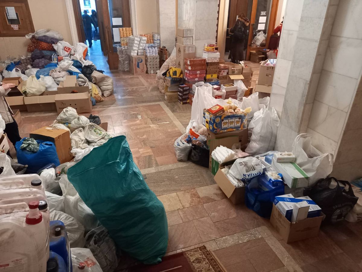 Куди у Рівному нести допомогу для військових та біженців