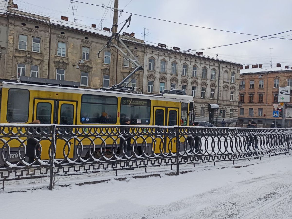 Львівські трамваї та тролейбуси продовжать роботу до 22:00