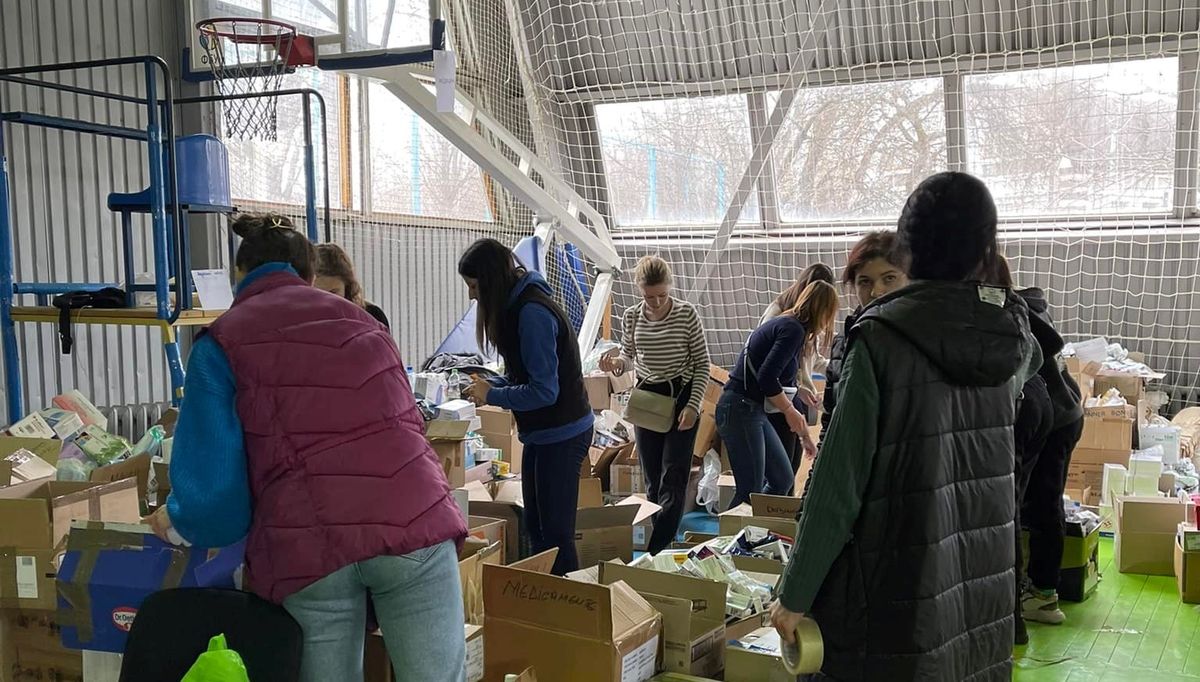 Куди в Чернівцях нести допомогу для біженців та військових