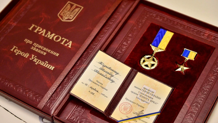 Президент нагородив 12 військових званням Героя і розповів їхні історії