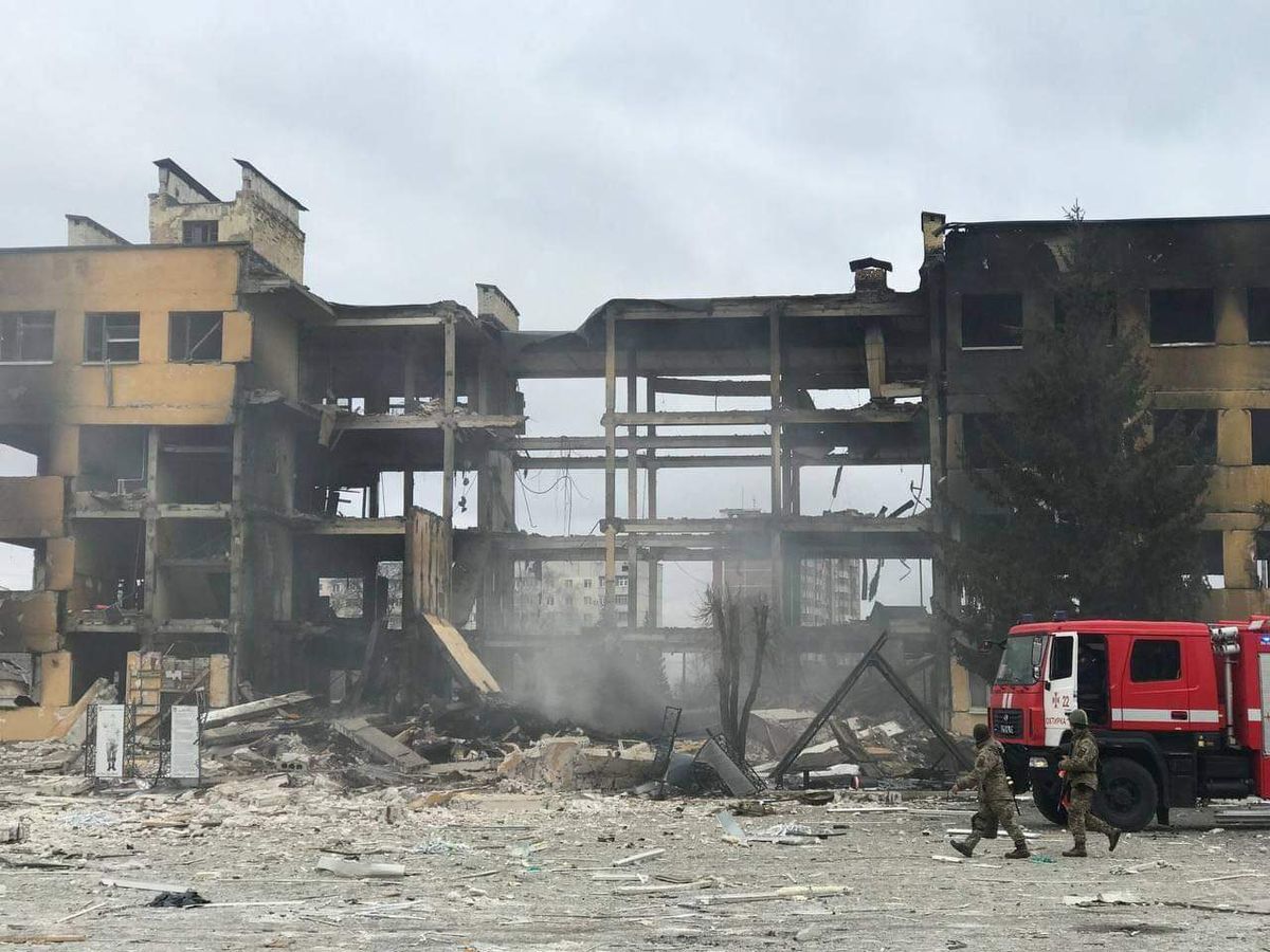 Російські загарбники розбили військову частину в Охтирці