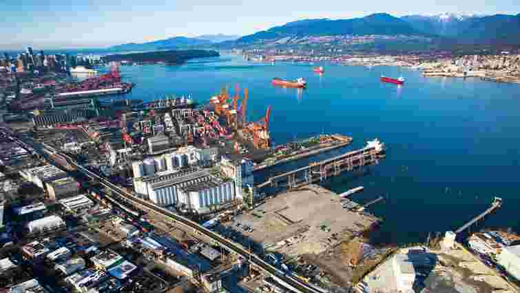 Канада закриває свої порти і води для російських суден