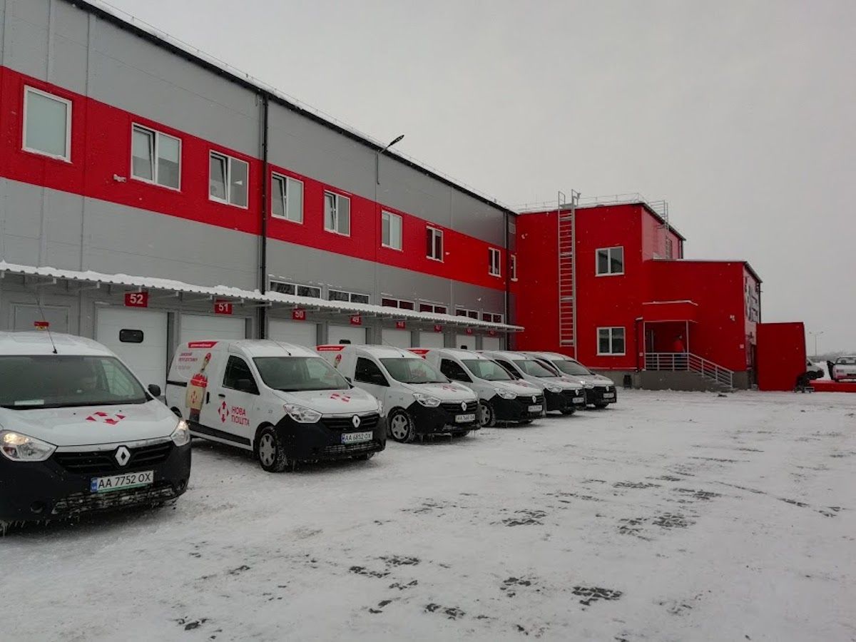 «Нова пошта» передала свій автопарк на потреби армії та терооборони