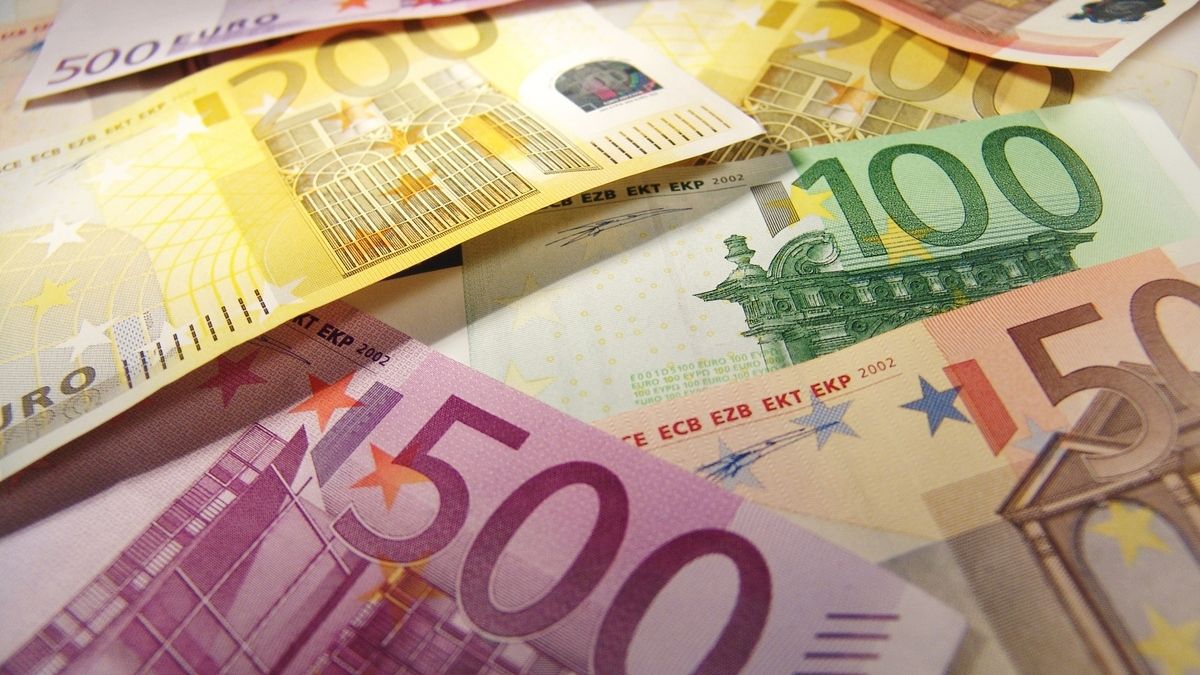 Євросоюз заборонив ввозити євро в Росію, а Росія – вивозити валюту