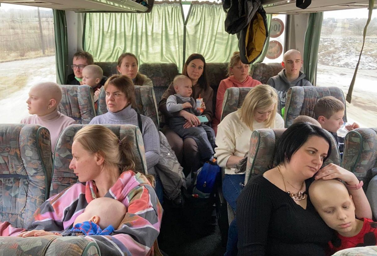 Зі Львова за кордон відправили першу групу хворих на рак дітей