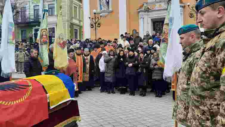 Кілька тисяч людей прийшли на похорони Віталія Скакуна на Тернопільщині