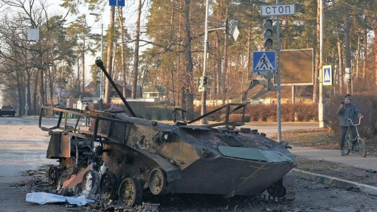У Бучі на Київщині після запеклих боїв підняли український прапор