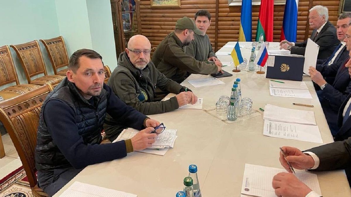 Росіяни погодились створити гуманітарні коридори у місцях найжорсткіших боїв