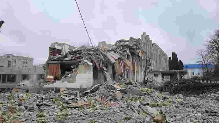 Російські військові знищили авіаударом школу у центрі Житомира
