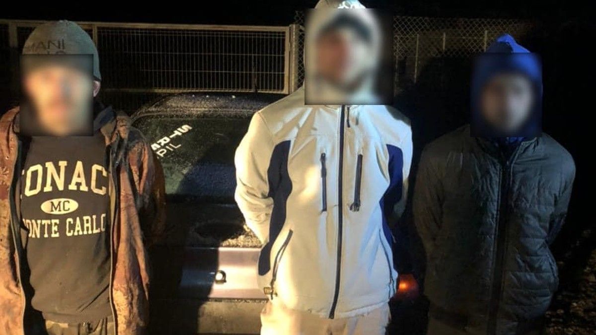 Поліція затримала трьох закладчиків на блокпості у Тернополі
