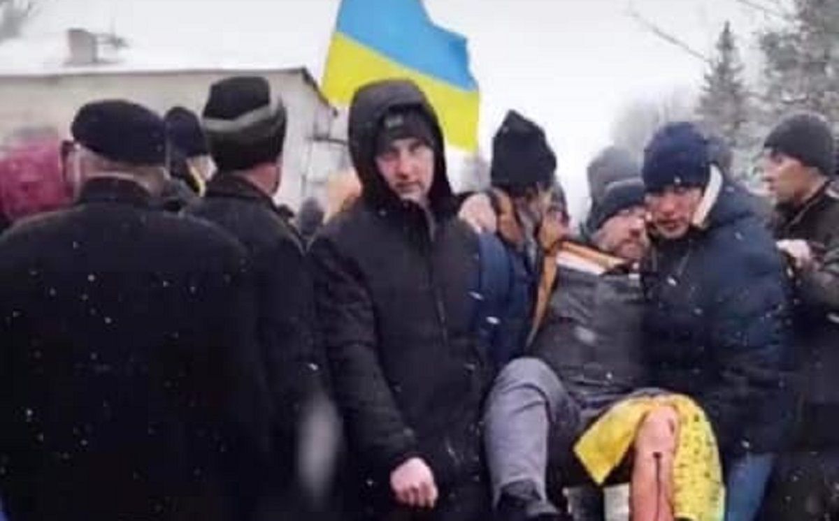 На Луганщині росіяни обстріляли мирний мітинг протесту