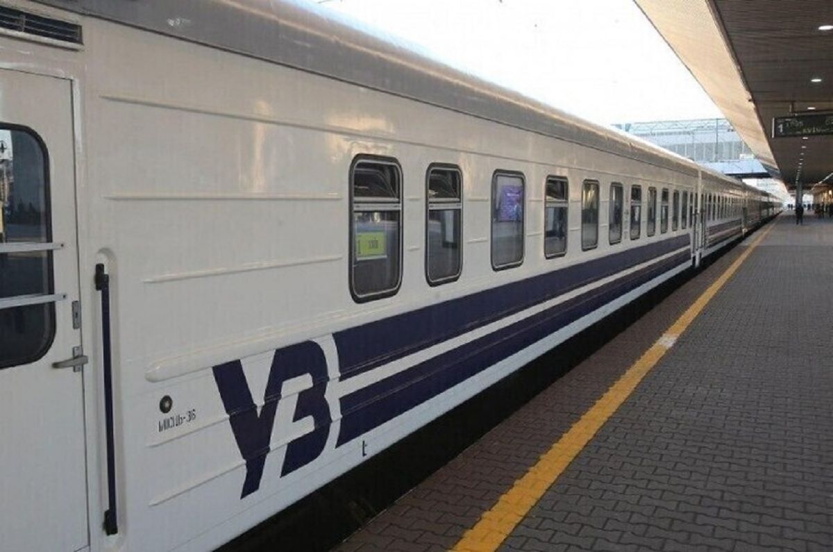 «Укрзалізниця» повідомила про додаткові евакуаційні поїзди до Польщі та Угорщини