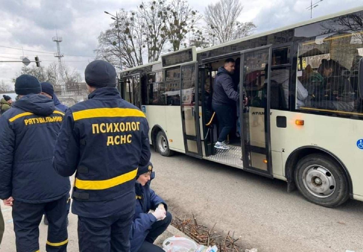 Під час евакуації з Ірпеня і Маріуполя росіяни обстріляли цивільних, є загиблі