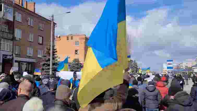 Тисячі мешканців Нової Каховки вийшли на мітинг проти російської окупації