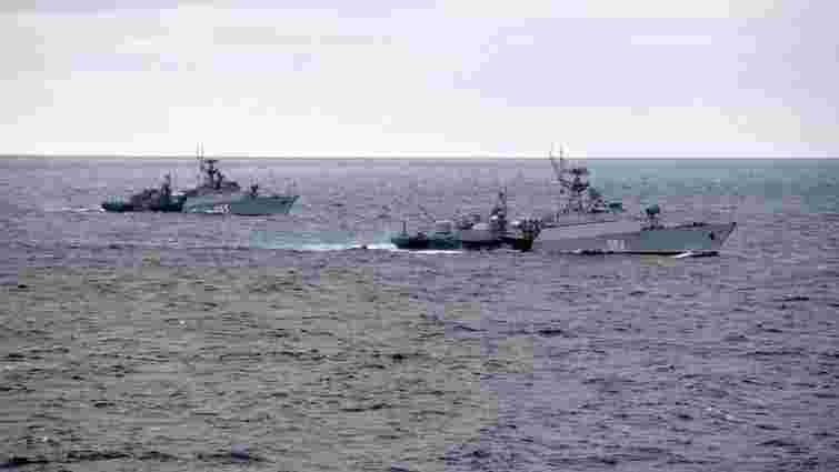 Українські військові підбили російський корабель біля Одеси
