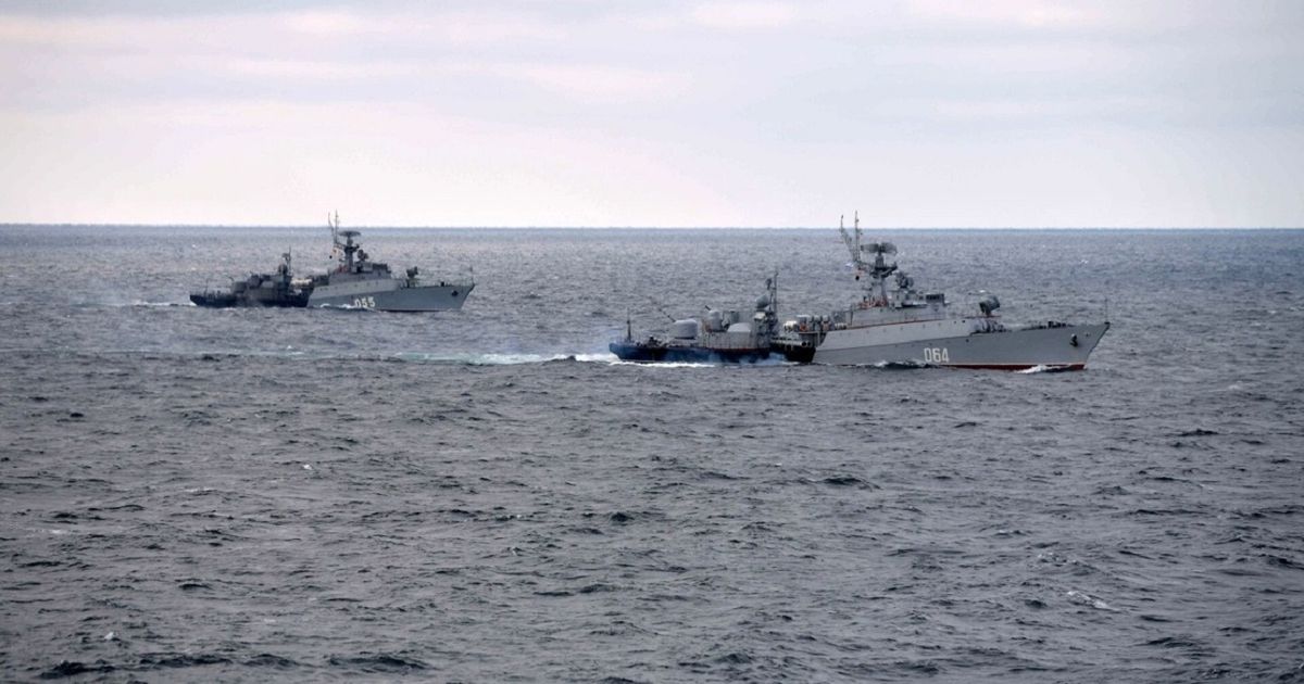 Українські військові підбили російський корабель біля Одеси