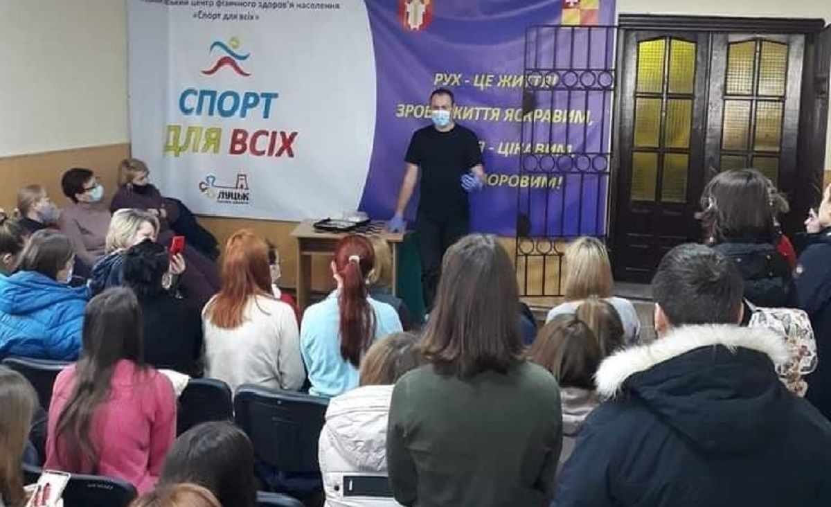 Мешканців Луцька закликали пройти курс виживання під час війни