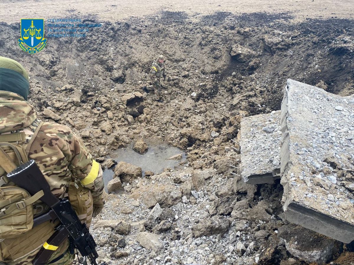Під час обстрілу росіянами аеродрому у Старокостянтинові загинув 57-річний військовий