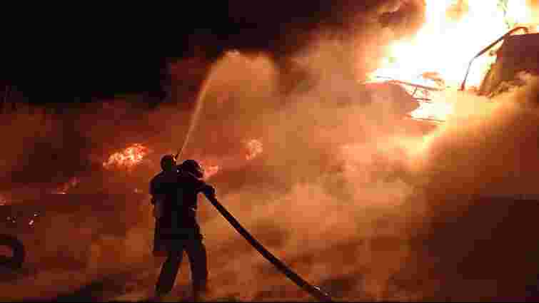 Через авіаудари на Житомирщині спалахнули пожежі на двох нафтобазах