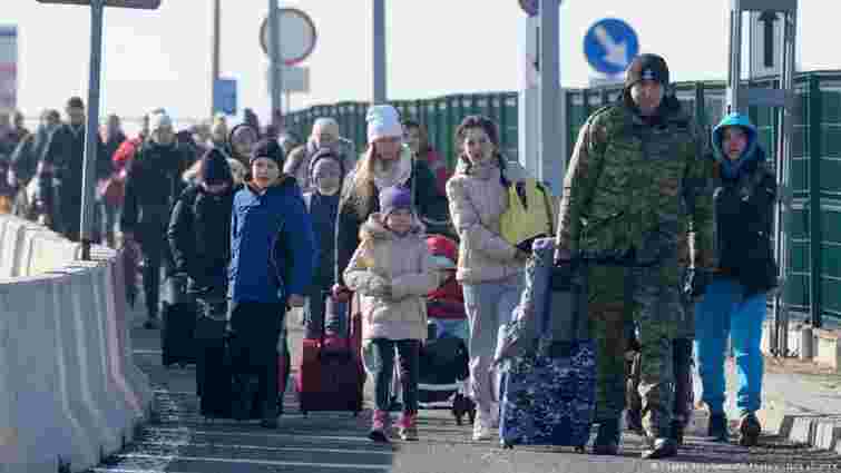 Через війну з України виїхали вже понад 2 млн біженців