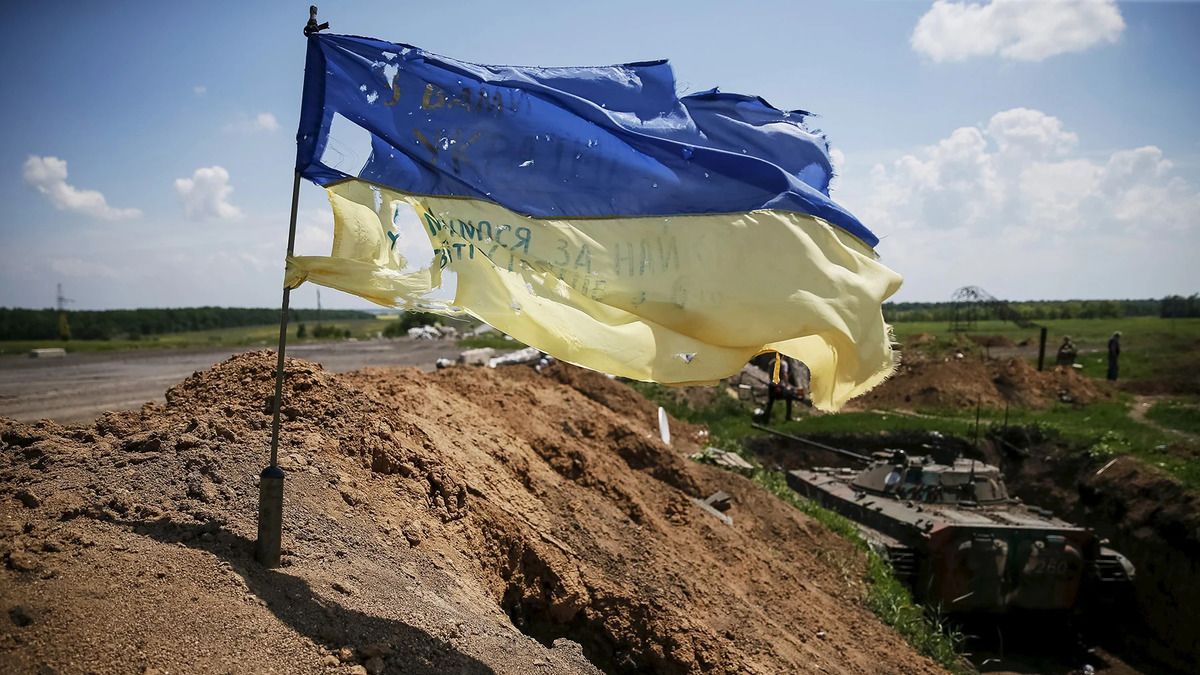 Випийте кави і сходіть на манікюр, або Про економіку війни
