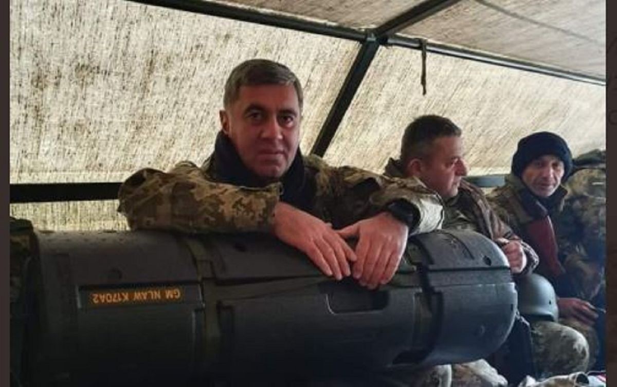 Екс-міністр оборони Грузії зі зброєю став на захист України