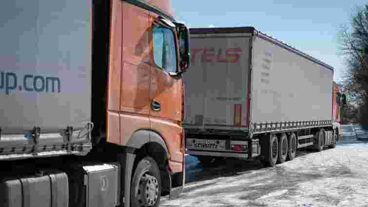 Чернівецька митниця конфіскувала три вантажівки на російських номерах

