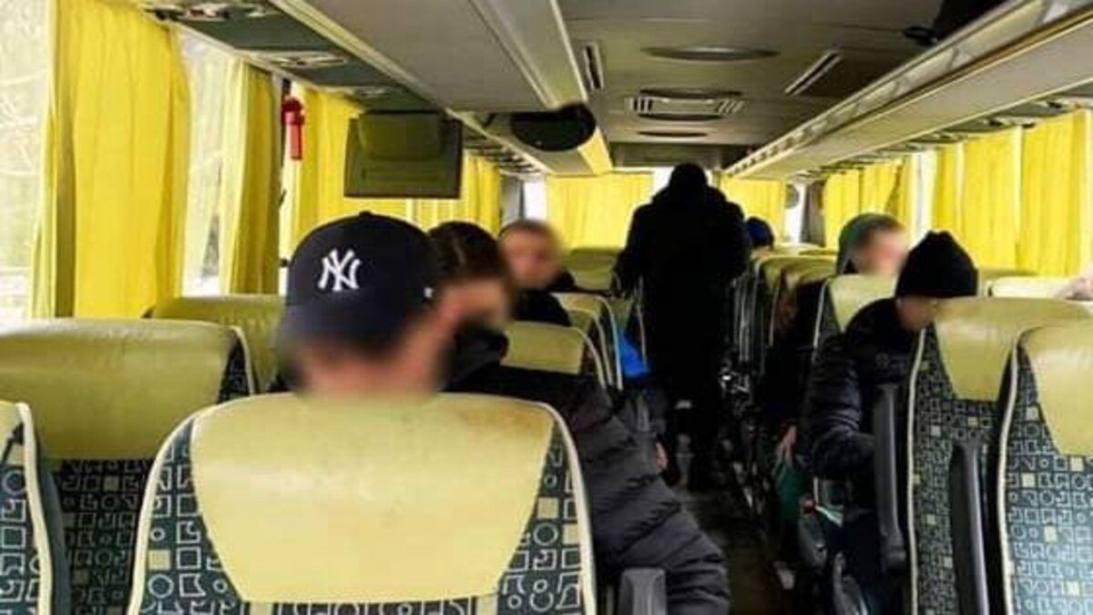 На Буковині чоловік за 100 тис. доларів допомагав ухилянтам перейти кордон

