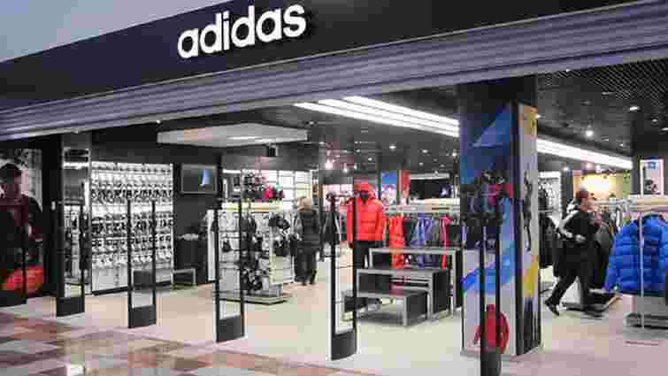 Adidas закриває магазини та призупиняє роботу в Росії