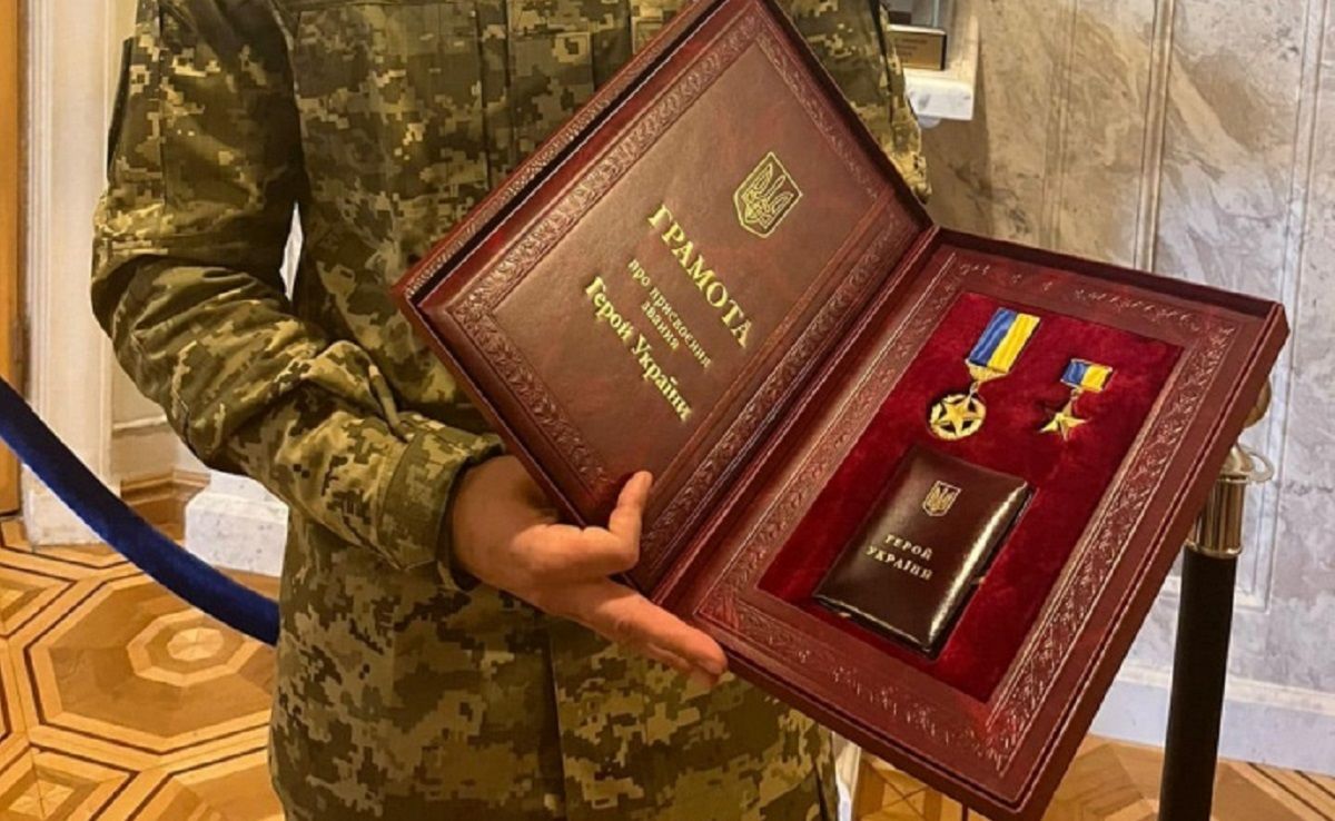 Президент присвоїв звання Героя України ще 14 військовим