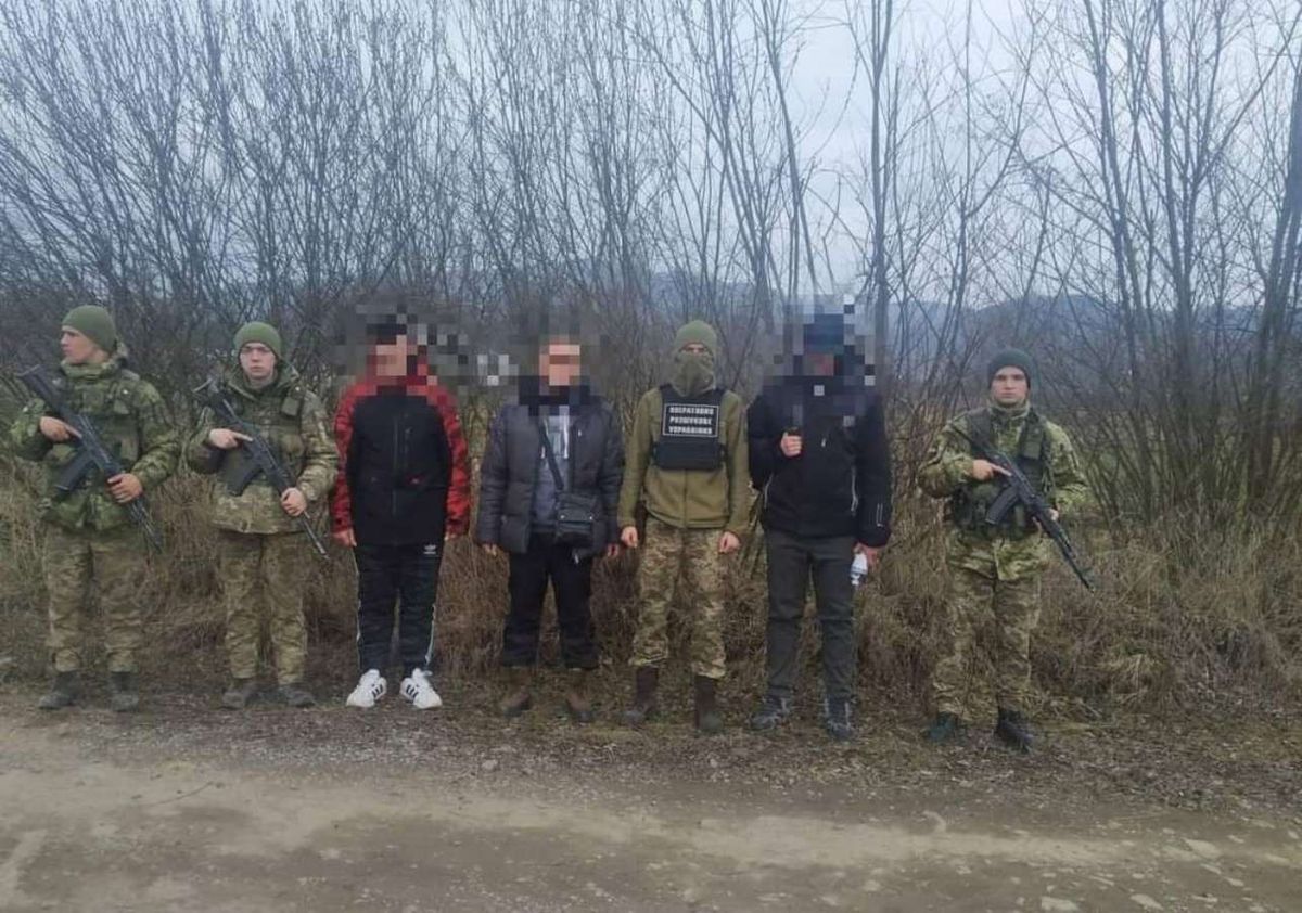 Закарпатські прикордонники затримали 20 втікачів від служби в армії 