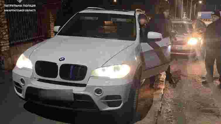 У п’яного ухилянта в Мукачеві забрали BMW X5 і вручили повістку