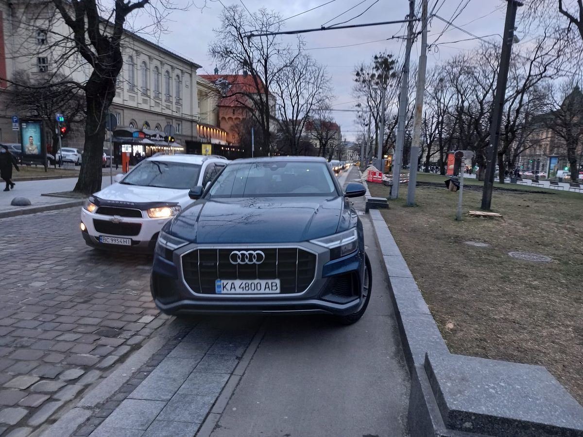 Садовий закликав переселенців не паркувати машини у заборонених місцях
