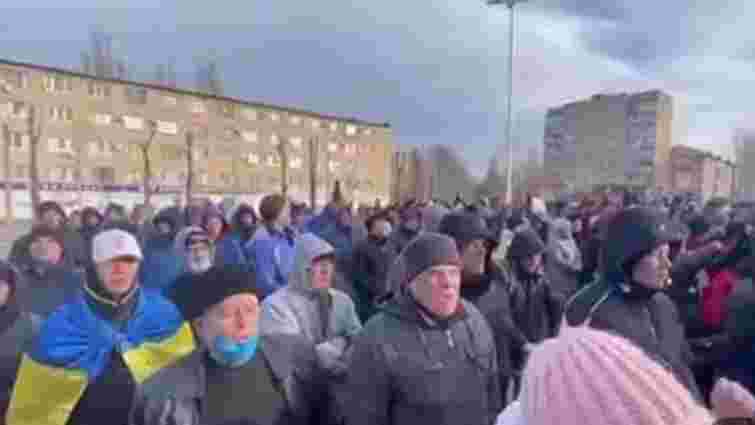 Мешканці Мелітополя вийшли на мітинг з вимогою відпустити мера